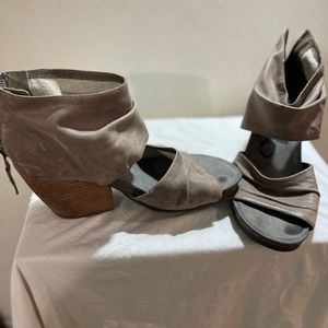 HEELED DRESS SHOE CAN BE WORN DRESSY OR CASUAL